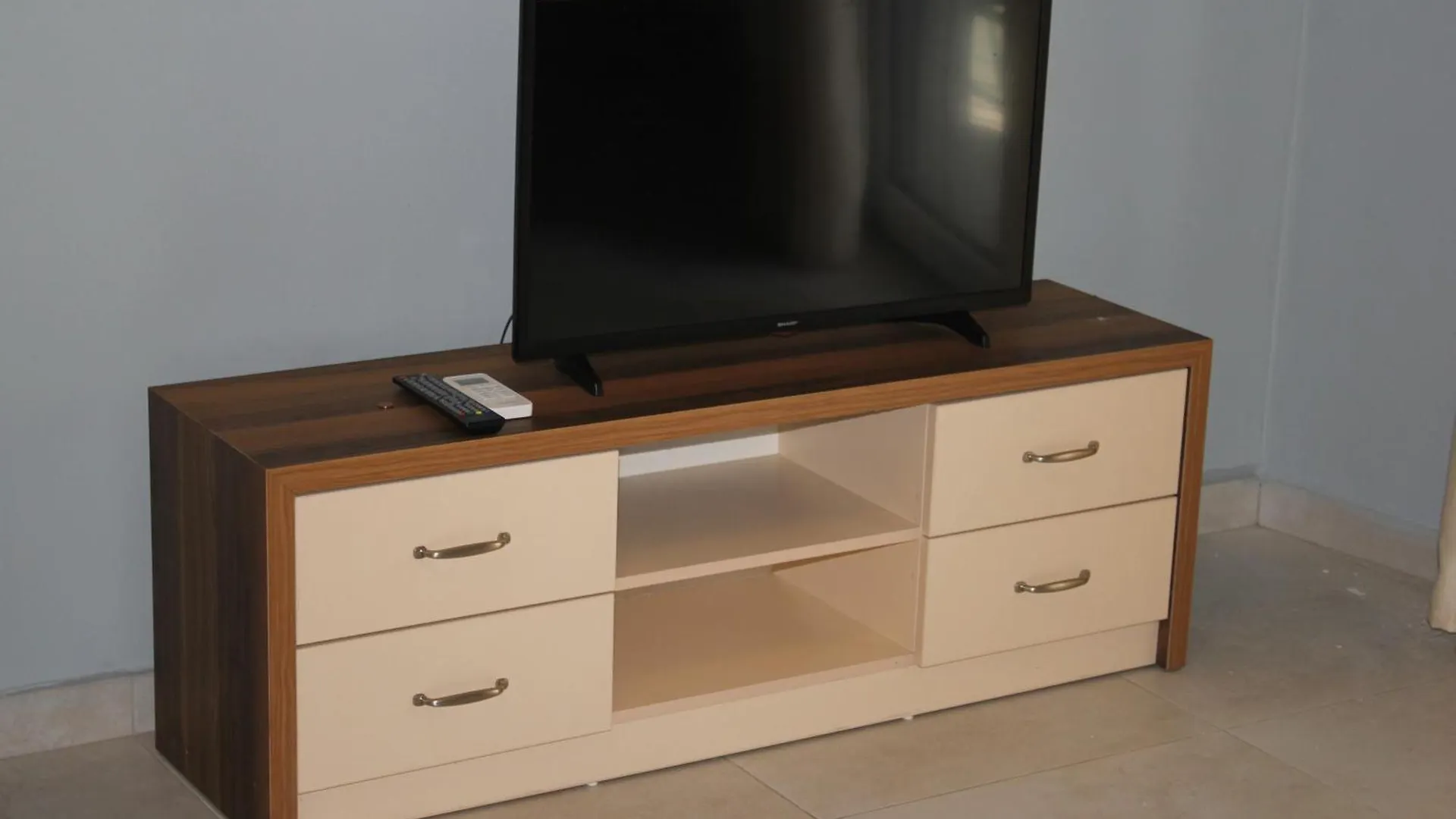 Vlorë Osmenaj Apartment 0*,  אלבניה